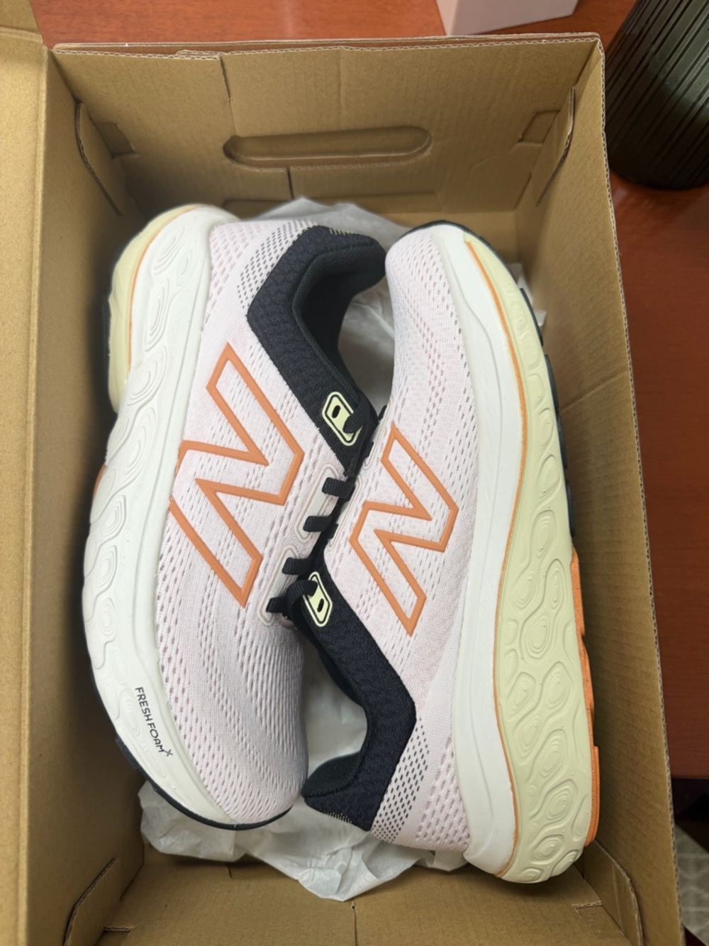 Women's New Balance 860v14 - Picture 2 of 6